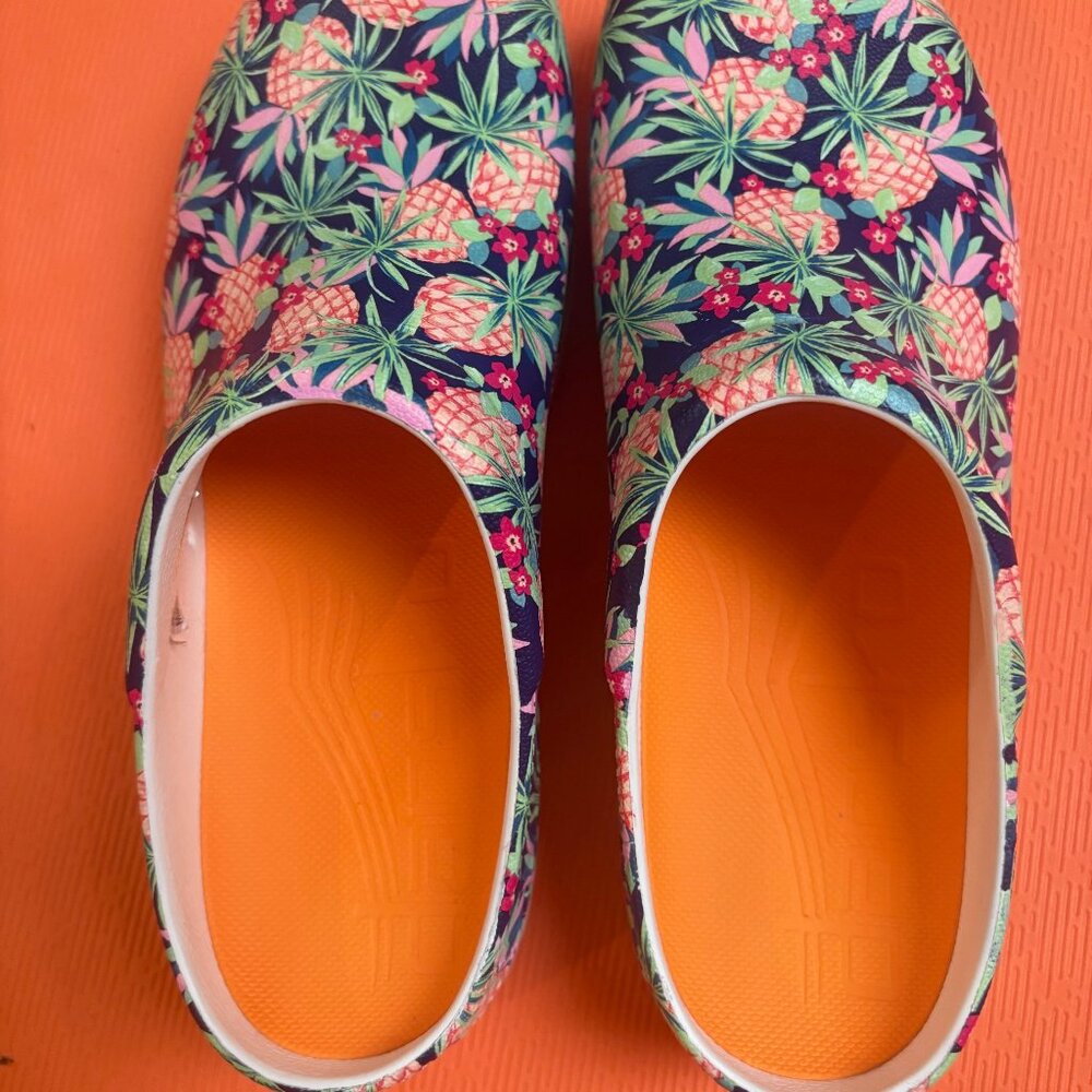 DANSKO  FLORAL CLOG SIZE 42